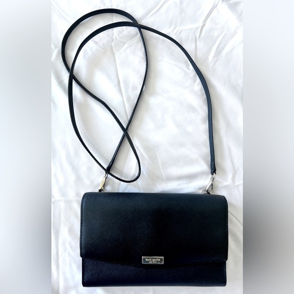 Kate Spade sleek Black Leather Crossbody Bag with Adjustable Strap - Picture 1 of 9